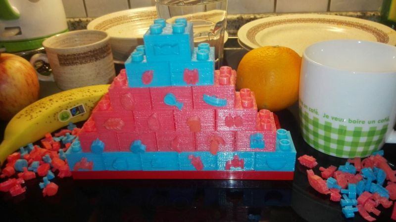 File:Kitpyramideconstruite.jpg