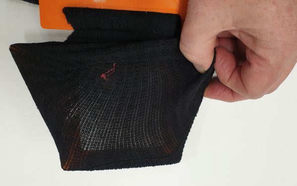 Socken an vier Ecken befestigen