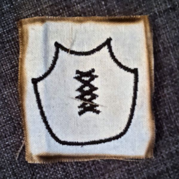 File:TatonEquipement armure cuir broderie.jpg