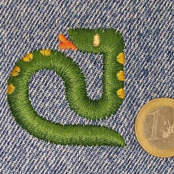 File:Fluent-snake-3D-inkstitch-green-in-wt12.jpg