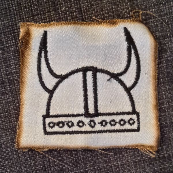 File:TatonEquipement casque viking.jpg