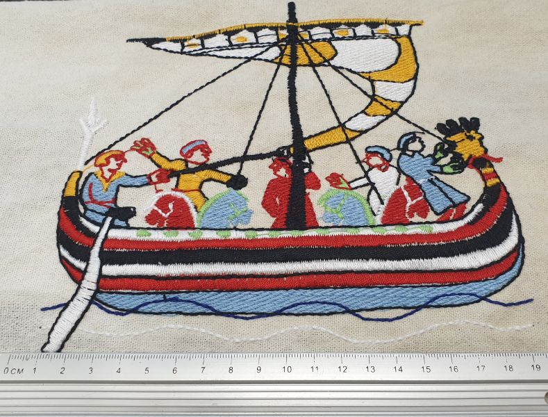 File:Embroidery-bayeux-boat-horses-2.jpg
