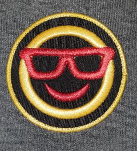 Patch brodé, collé sur un gilet