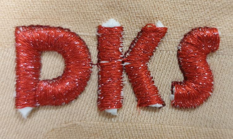 Broderie 3D sur mousse : extrémités non fermées (exemple volontairement raté)