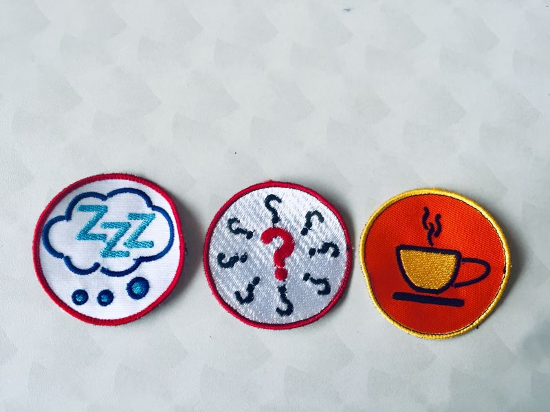 File:Badges broderie Production Rosaria.jpg