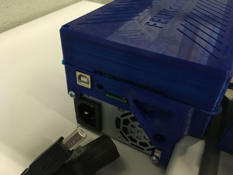 File:Branchement du câble USB.jpg