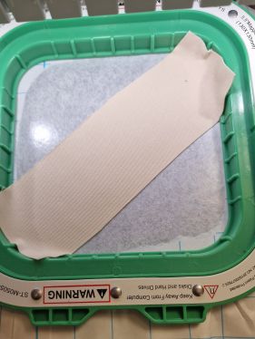 Twill prédécoupé utilisé pour le verso.