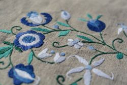 Broderies avec points triples (tiges)