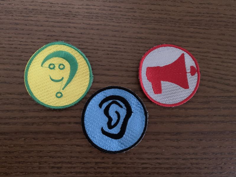 File:Badges brodés.jpg
